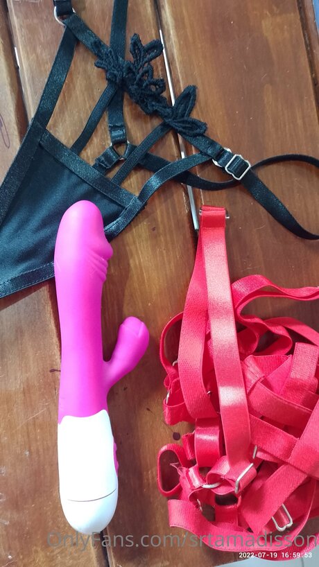 Srtamadisson model akt bilder