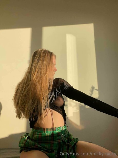 Nicole Foley sexy fotos