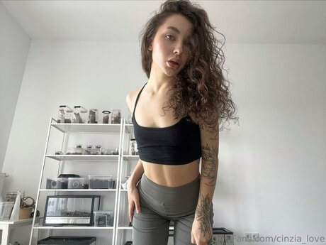 Cinzia Love perfekte erwachsene archiv