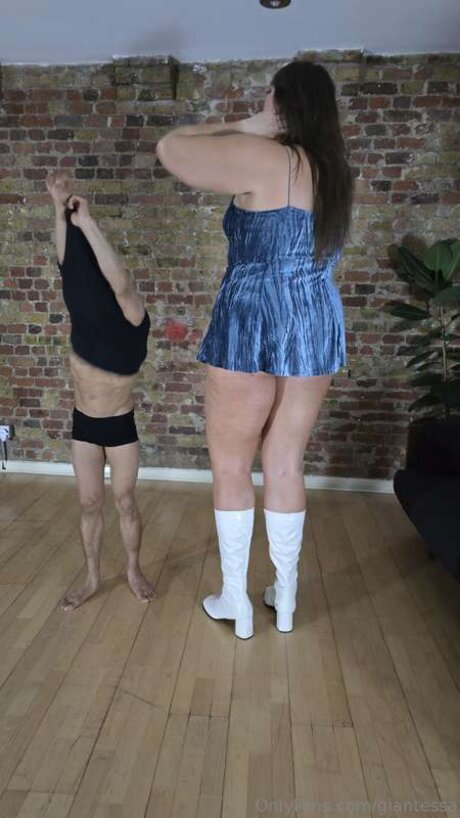 Giantessa top pornografische galerie