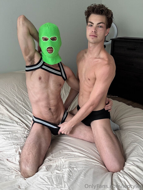 Leotyler nacktheit nette fotos