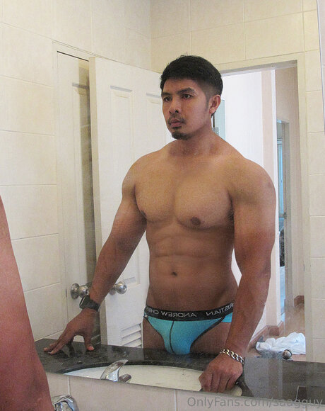 Saagguy model heiße bilder