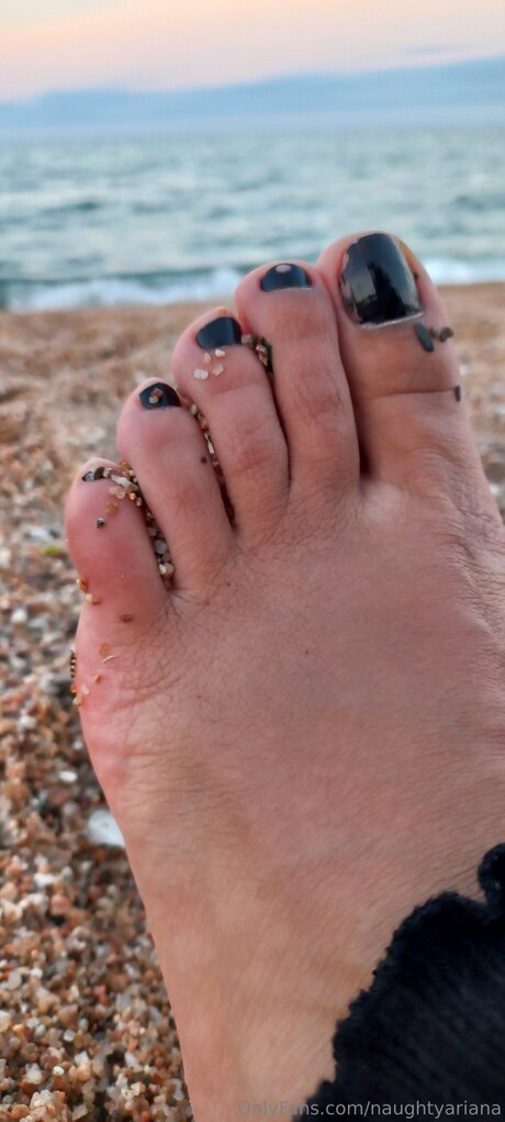 Naughtyariana pornostar sexy bild