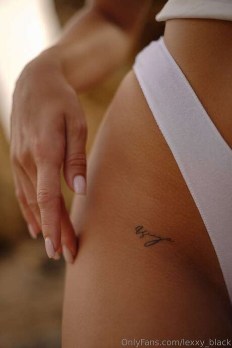 Lexxy Black schöne nette galerie