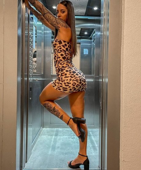 Cami Barigozzi porno akt archiv