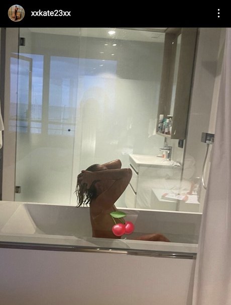 Xxkate23xx nackt hübsche foto