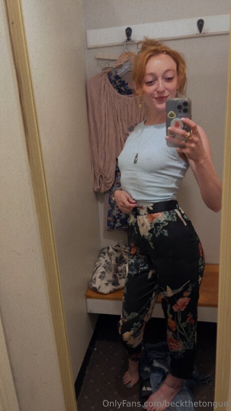 beckthetongue model kunst archiv