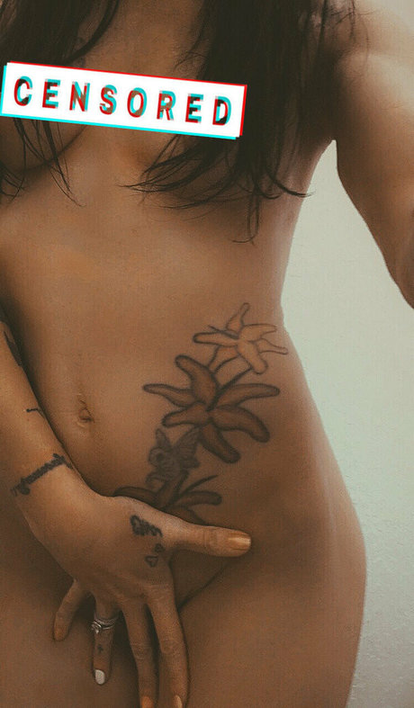 asiatischer dreier onlyfans perfekte sexy bild