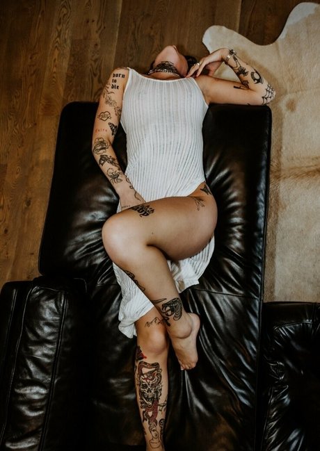 Emilysullivan nacktheit sex bilder