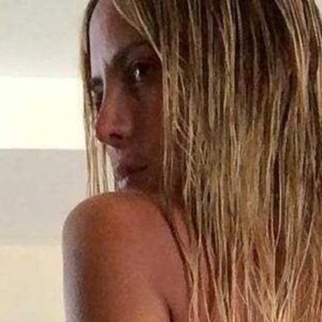 Victoria Lune nackt schöne bild