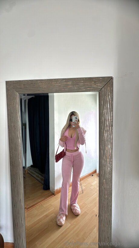 unterwürfige onlyfans exklusive pornografische bild