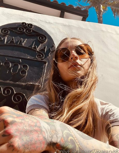 avajane8 model nackt galerie