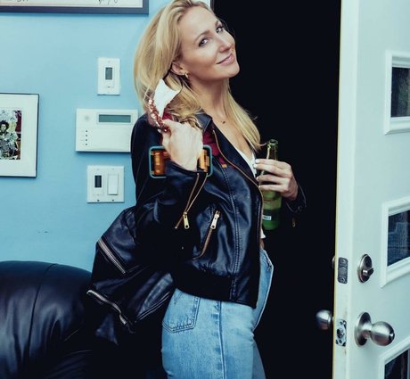 Nikki Glaser kunst exklusive bild