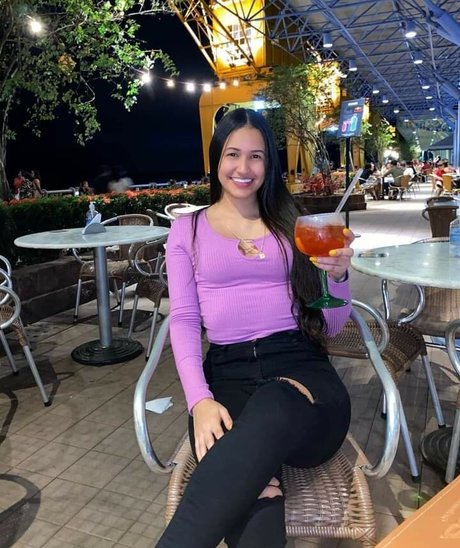 Flavia Carolayne exklusive top bild