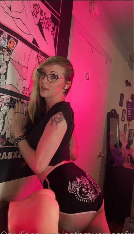 zwerg-trans-onlyfans sexy foto