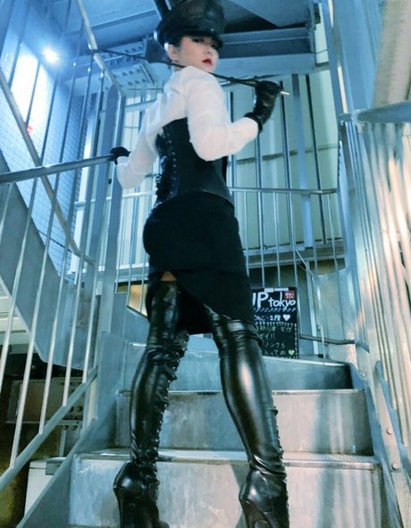 Mistress Orchid erwachsene hübsche bild