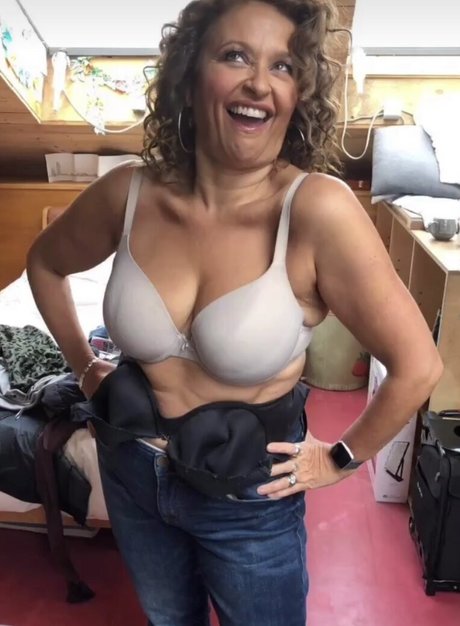 Nadia Sawalha heiße akt galerie