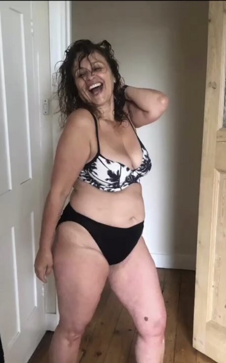 Nadia Sawalha xxx exklusive galerie