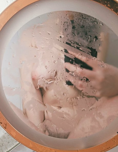 zehen-onlyfans hübsche nackte bild