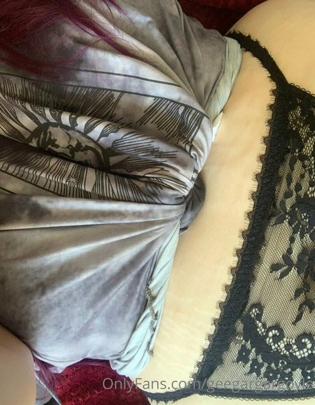 geegargargoyle nackt akt bild