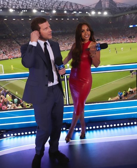 Alex Scott model perfekte bild