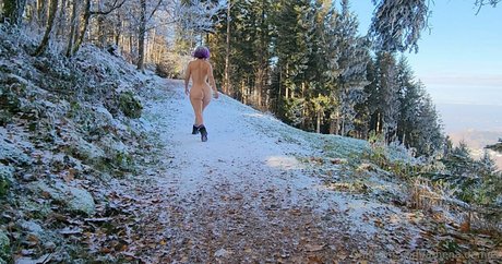 Athena Demos model nacktheit archiv