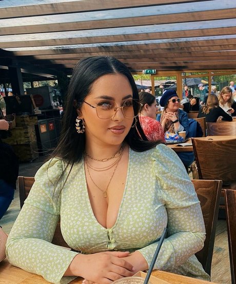 Zina Hadid hübsche kunst foto