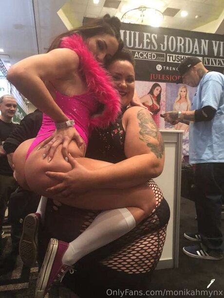 Monikamynx69 schauspielerin schöne bild