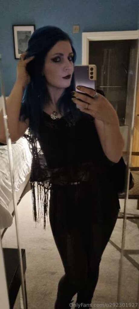 U292301927 erotische kunst galerien