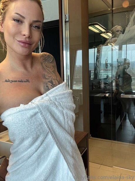 Elaina Sky nackt perfekte bilder