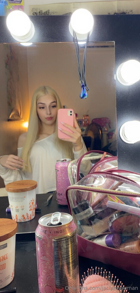 Jaclynnewman nackt erotische bild