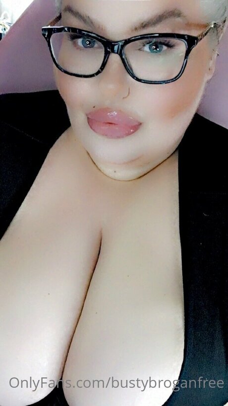 Bustybroganfree hübsche heiße fotos