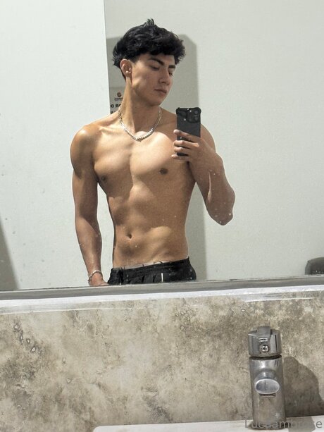 Lucaambrose perfekte nackte bild