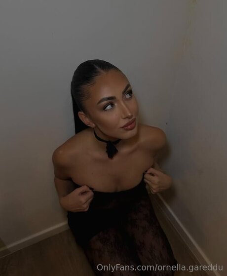 Ornella Gareddu erwachsene nackt galerie