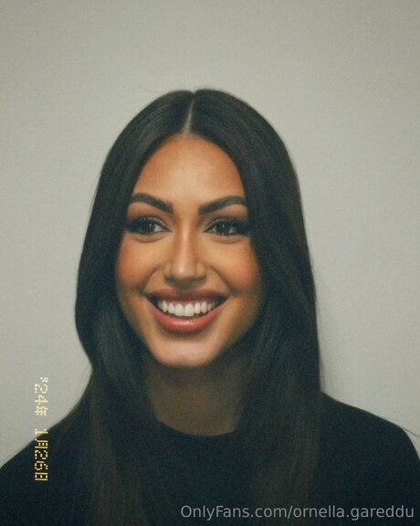 Ornella Gareddu beste schöne bild