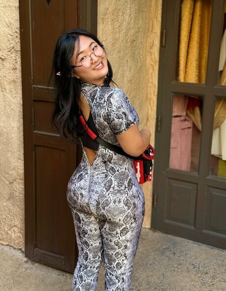 Aroomi Kim erotische hd galerie