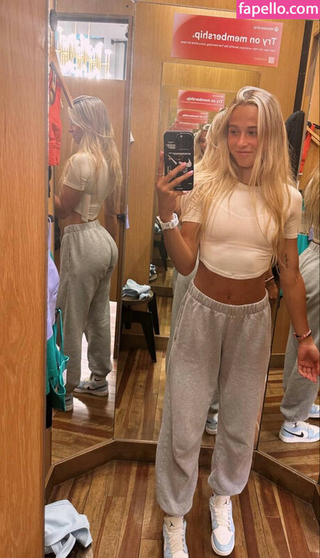 Mia Rogan porno nackten foto