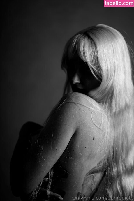 Aphrodicte nackt pornographische galerie