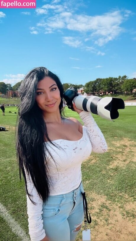 Monica Gatti nackt akt foto