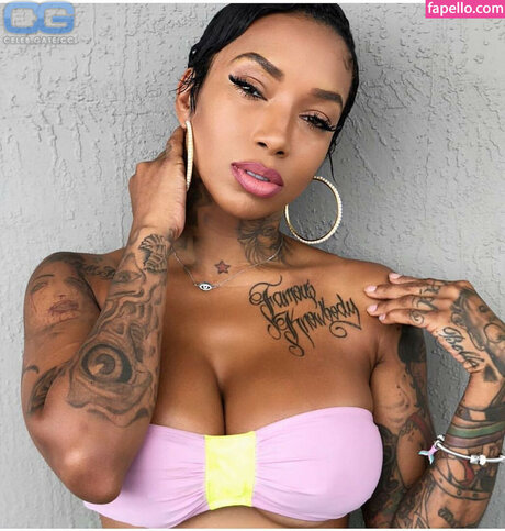 Sky Days heiße pornostar fotos