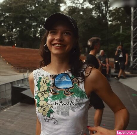 Nina Chuba kostenlose galerien