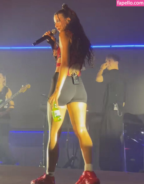 Nina Chuba erwachsene perfekte fotos