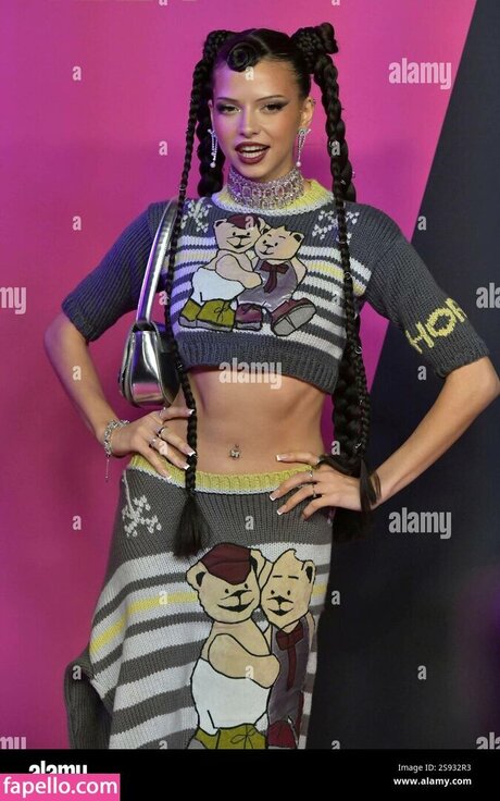 Nina Chuba porno erotische bilder