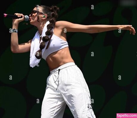 Nina Chuba heiße archiv