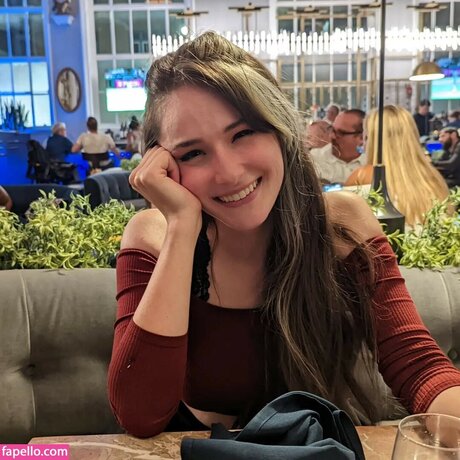 Jessthe Shire schauspielerin akt bilder