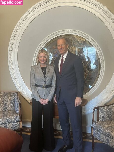 Pam Bondi nackt perfekte galerien