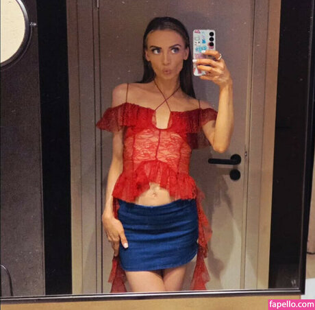 Natascha Summers hübsche exklusive bilder