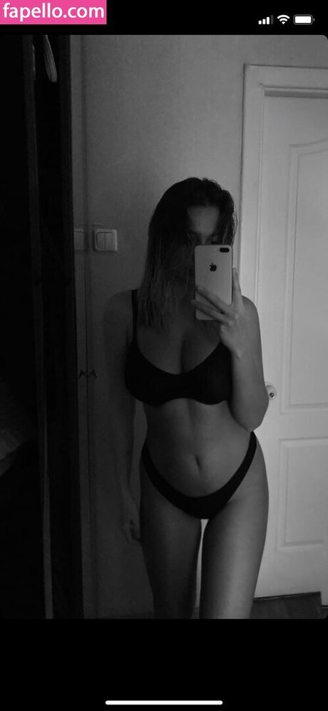 Alice Mamonova nackte pornostar bild