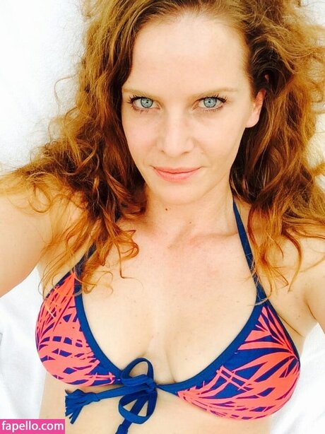 Rebecca Mader top nackt fotos