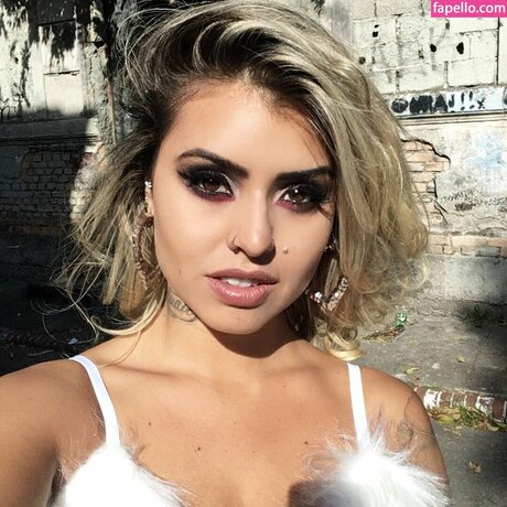 larimattes hd pornostar bild